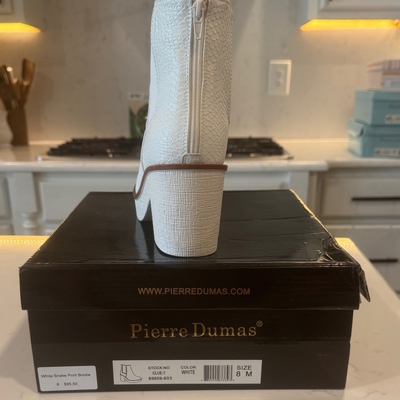 Pierre Dumas Textured White Ankle Booties - Picture 4 of 6